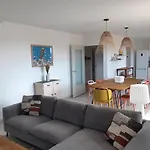 Pour 6 Adultes Et 2 Enfants Avec Terrasse דירה *