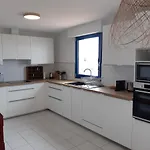 Pour 6 Adultes Et 2 Enfants Avec Terrasse *