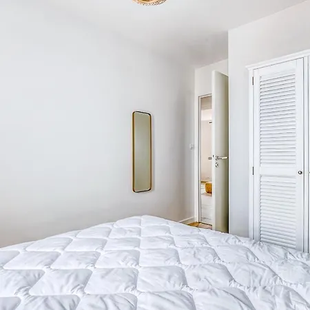 Pour 6 Adultes Et 2 Enfants Avec Terrasse *