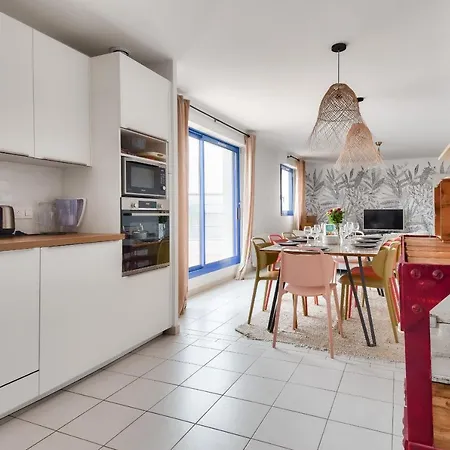 Pour 6 Adultes Et 2 Enfants Avec Terrasse *