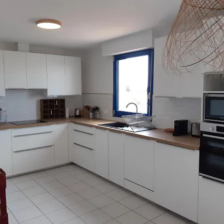 Pour 6 Adultes Et 2 Enfants Avec Terrasse *