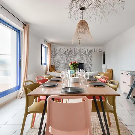 Pour 6 Adultes Et 2 Enfants Avec Terrasse *