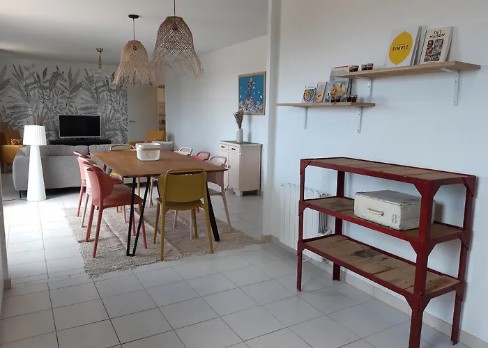 Pour 6 Adultes Et 2 Enfants Avec Terrasse *