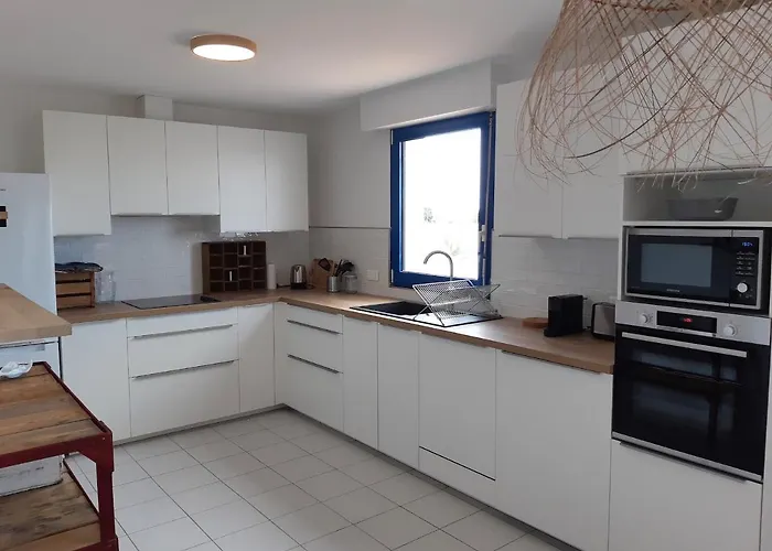 Pour 6 Adultes Et 2 Enfants Avec Terrasse *