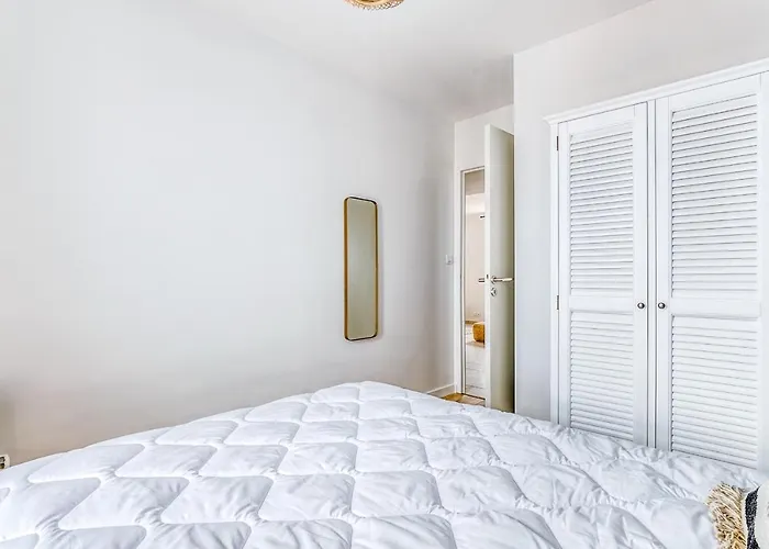 Pour 6 Adultes Et 2 Enfants Avec Terrasse *