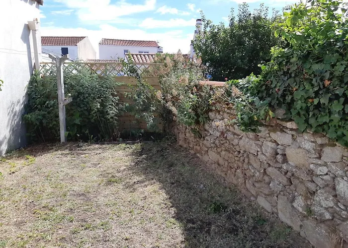 Pour 6 Adultes Et 2 Enfants Avec Terrasse *